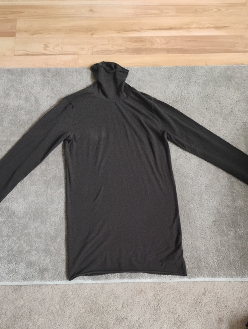 James Perse Black Long Sleeve Top..Size 4..Very Good Condition.  Cotton